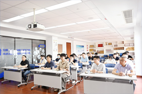 踏上新征程 奮斗正當時