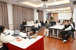 主題團(tuán)課進(jìn)行時(shí) 爭做現(xiàn)代新青年