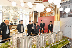 集團領(lǐng)導(dǎo)走訪調(diào)研公司各項目